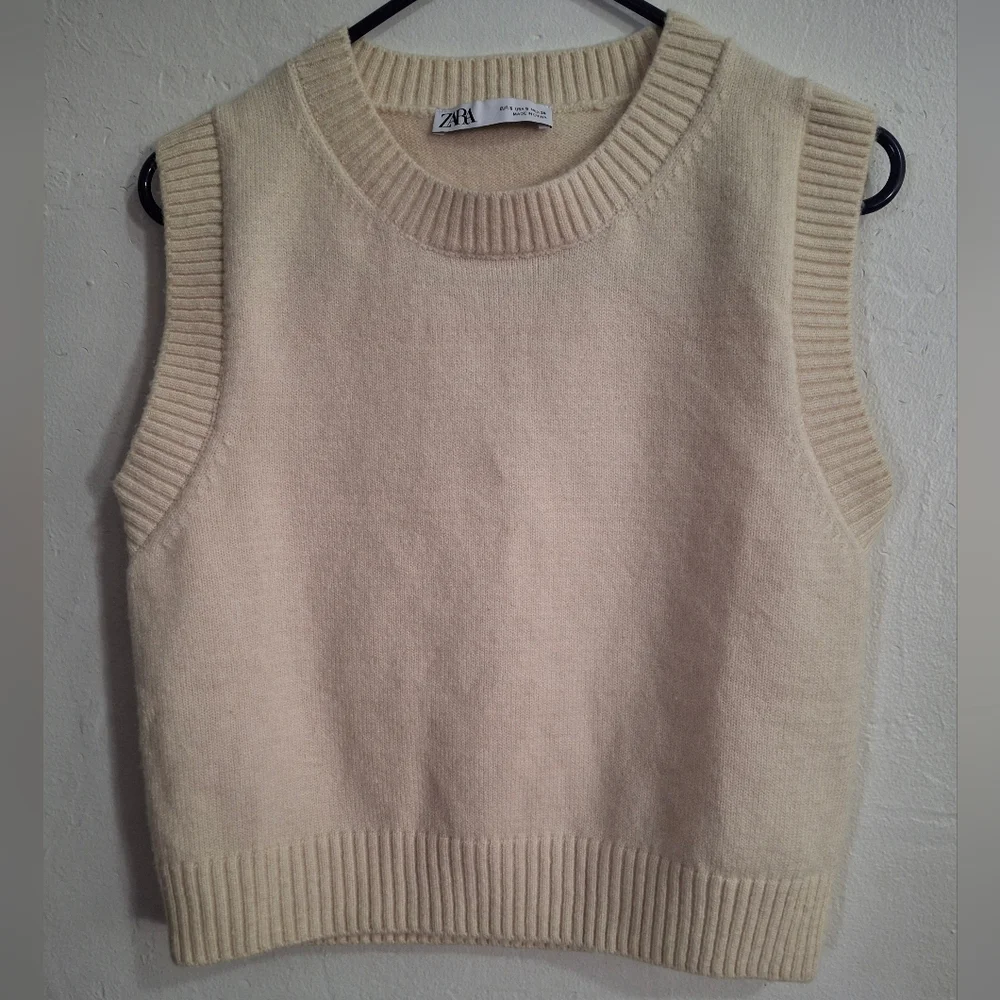 Zara Women's Ivory Knit Sweater Vest Size S.